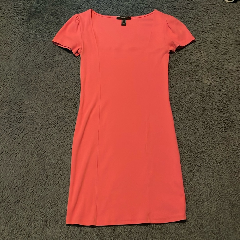 Square neckline, pink dress